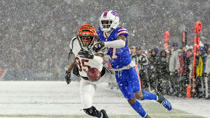 Cincinnati Bengals wide receiver Tee Higgins (85) is unable to catch up to a deep pass under pressure from Buffalo Bills cornerback Tre'Davious White (27)