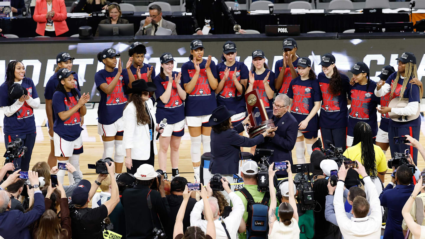 Women's Final Four Power Rankings: How UConn, South Carolina, Texas, UCLA Stack Up