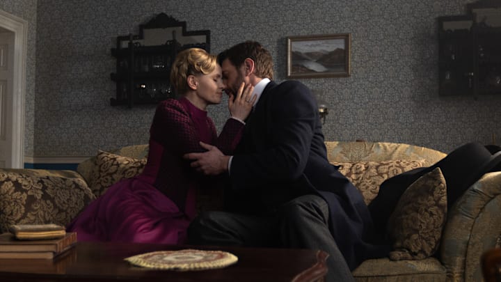 MASTERPIECE
Miss Scarlet, Season 6 
 
Streaming Dec. 7, 2025 on the PBS app
Premiering Jan. 11, 2026 on PBS

Episode Five: The Night Shift
Dylan Cooper has been nabbed and is being held in the cells at Scotland Yard. His gang wants to spring him out, which will lead to a long night for Blake and new detective George Willows.

Shown L-R: Eliza Scarlet (Kate Phillips), Alexander Blake (Tom Durant-Pritchard)

For editorial use only.
 
Courtesy of Miss Scarlet Limited and MASTERPIECE