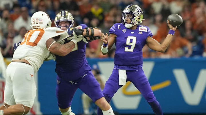 Dec 29, 2022; San Antonio, Texas, USA;  Washington Huskies quarterback Michael Penix Jr. (9) throws