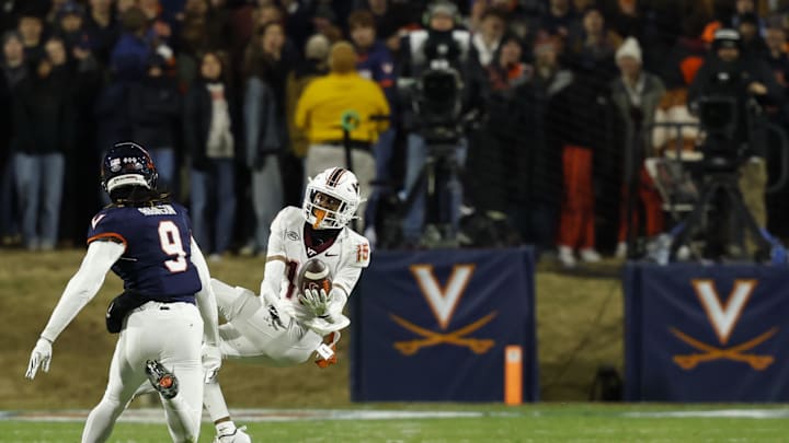 Nov 29, 2025; Charlottesville, Va; Virginia Tech wide receiver Shamarius Peterkin (15) attempts to make a catch as Virginia defensive back Jordan Robinson (9) defends. Nov 29, 2025; Charlottesville, Va; Virginia Tech wide receiver Shamarius Peterkin (15) attempts to make a catch as Virginia defensive back Jordan Robinson (9) defends.