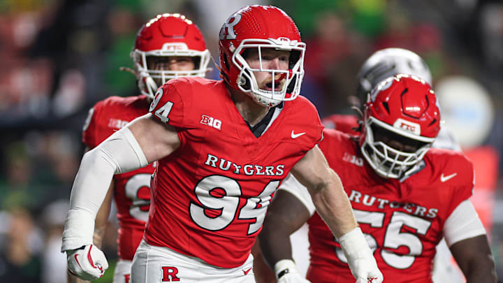 Rutgers Scarlet Knights defensive lineman Bradley Weaver