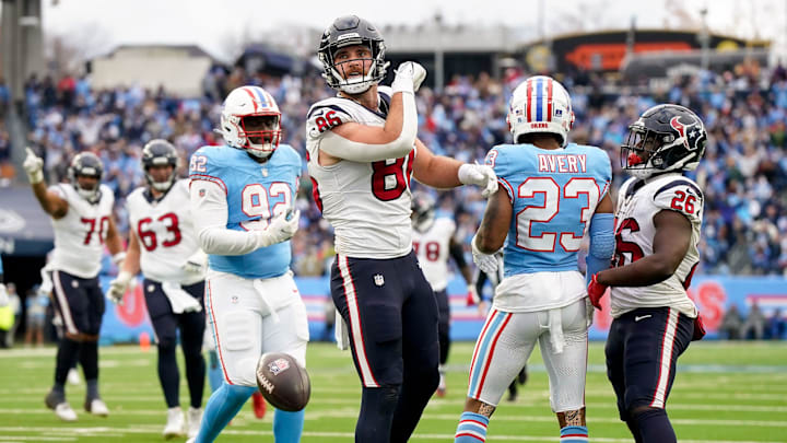 Houston Texans tight end Dalton Schultz (86) celebrates receiving a pass against the Tennessee