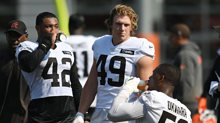 Jul 26, 2025; Berea, OH, USA; Cleveland Browns linebacker Carson Schwesinger (49) takes a break during training camp at CrossCountry Mortgage Campus. Mandatory Credit: Ken Blaze-Imagn Images Jul 26, 2025; Berea, OH, USA; Cleveland Browns linebacker Carson Schwesinger (49) takes a break during training camp at CrossCountry Mortgage Campus. Mandatory Credit: Ken Blaze-Imagn Images