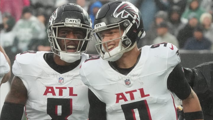 East Rutherford, NJ     December 3, 2023 -- Kyle Pitts of and Falcons quarterback Desmond Ridder