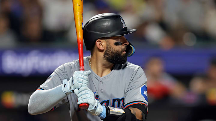 The Toronto Blue Jays have signed catcher Ali Sanchez to a minor league contract