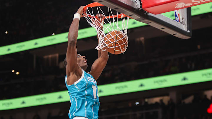 Feb 7, 2026; Atlanta, Georgia, USA; Charlotte Hornets forward Moussa Diabate (14) dunks against the Atlanta Hawks in the fourth quarter at State Farm Arena. Mandatory Credit: Brett Davis-Imagn Images