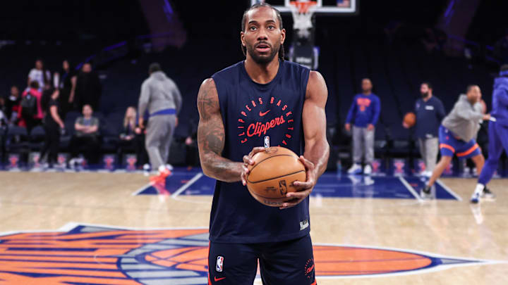 LA Clippers forward Kawhi Leonard warms up prior to the game against the New York Knicks. LA Clippers forward Kawhi Leonard warms up prior to the game against the New York Knicks.