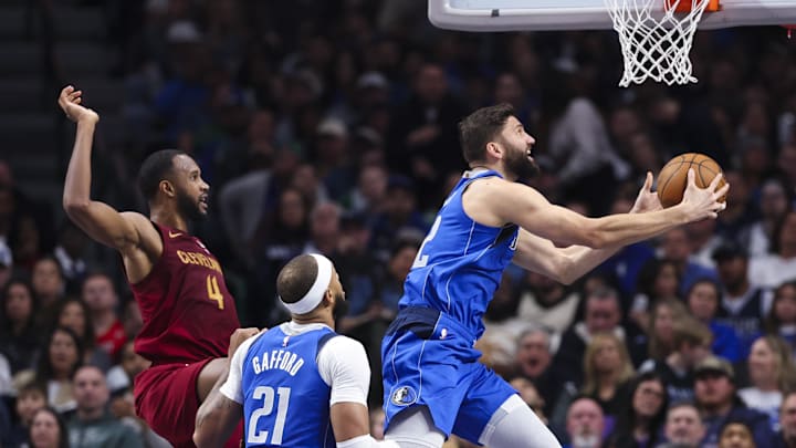 Jan 3, 2025; Dallas, Texas, USA; Dallas Mavericks forward Maxi Kleber (42) shoots past Cleveland Cavaliers forward Evan Mobley (4) during the first half at American Airlines Center. Mandatory Credit: Kevin Jairaj-Imagn Images Jan 3, 2025; Dallas, Texas, USA; Dallas Mavericks forward Maxi Kleber (42) shoots past Cleveland Cavaliers forward Evan Mobley (4) during the first half at American Airlines Center. Mandatory Credit: Kevin Jairaj-Imagn Images