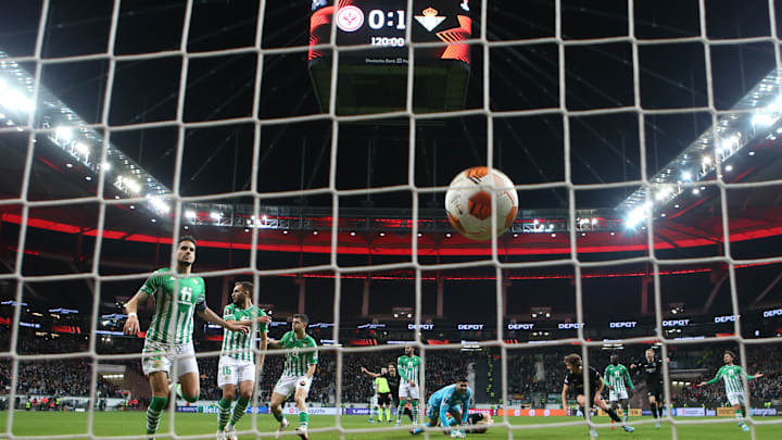 Hier schlägt der Ball zum 1:1-Ausgleich ein