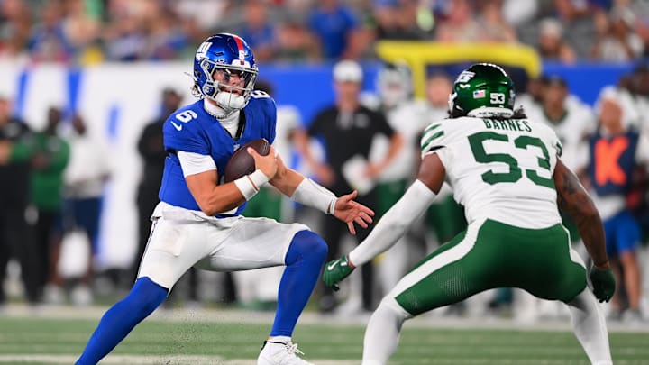Aug 16, 2025; East Rutherford, New Jersey, USA; New York Giants quarterback Jaxson Dart (6) runs against New York Jets linebacker Zaire Barnes (53) during the second half at MetLife Stadium. Aug 16, 2025; East Rutherford, New Jersey, USA; New York Giants quarterback Jaxson Dart (6) runs against New York Jets linebacker Zaire Barnes (53) during the second half at MetLife Stadium.