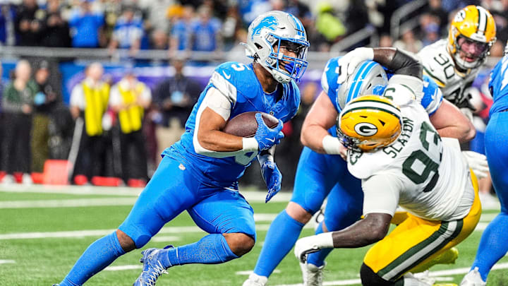 Detroit Lions running back David Montgomery (5) runs for a touchdown against Green Bay Packers