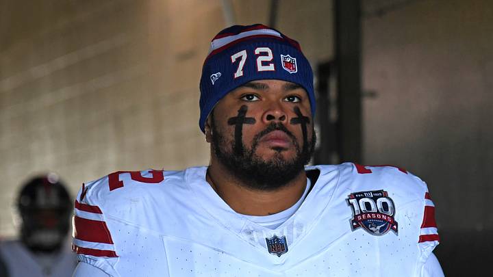 Jan 5, 2025; Philadelphia, Pennsylvania, USA; New York Giants guard Jermaine Eluemunor (72) in the tunnel against the Philadelphia Eagles at Lincoln Financial Field. Jan 5, 2025; Philadelphia, Pennsylvania, USA; New York Giants guard Jermaine Eluemunor (72) in the tunnel against the Philadelphia Eagles at Lincoln Financial Field.