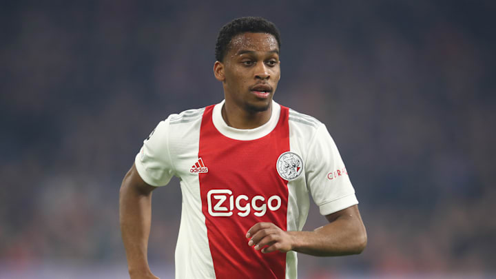 Jurrien Timber soll beim FC Bayern auf der Liste stehen Jurrien Timber soll beim FC Bayern auf der Liste stehen