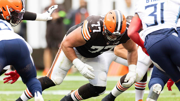 Sep 24, 2023; Cleveland, Ohio, USA; Cleveland Browns guard Wyatt Teller (77) blocks the Tennessee Titans during the fourth quarter at Cleveland Browns Stadium. Mandatory Credit: Scott Galvin-Imagn Images Sep 24, 2023; Cleveland, Ohio, USA; Cleveland Browns guard Wyatt Teller (77) blocks the Tennessee Titans during the fourth quarter at Cleveland Browns Stadium. Mandatory Credit: Scott Galvin-Imagn Images