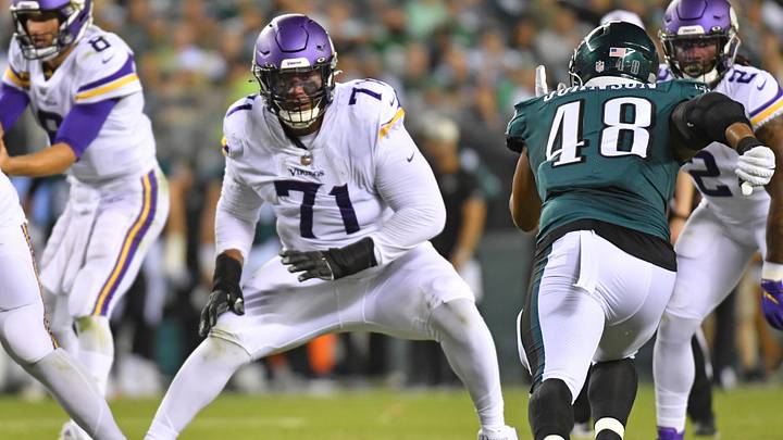 Sep 19, 2022; Philadelphia, Pennsylvania, USA; Minnesota Vikings offensive tackle Christian Darrisaw (71) prepares to block against the Philadelphia Eagles at Lincoln Financial Field. Mandatory Credit: Eric Hartline-Imagn Images