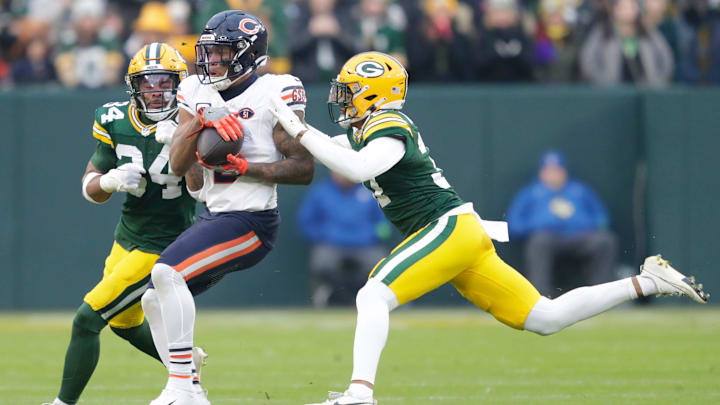Chicago Bears wide receiver DJ Moore (2) catches a first down pass against Green Bay Packers safety