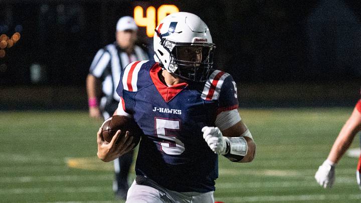 Urbandale's Landon Rinnan runs the ball during a game at Urbandale High School on Friday, Oct. 3, 2025, in Urbandale. Urbandale's Landon Rinnan runs the ball during a game at Urbandale High School on Friday, Oct. 3, 2025, in Urbandale.