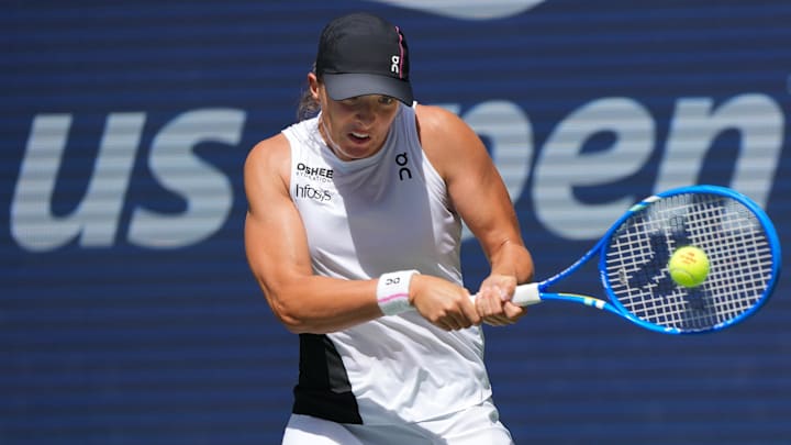 Iga Swiatek defeated Suzan Lamens in the second round of the 2025 US Open.