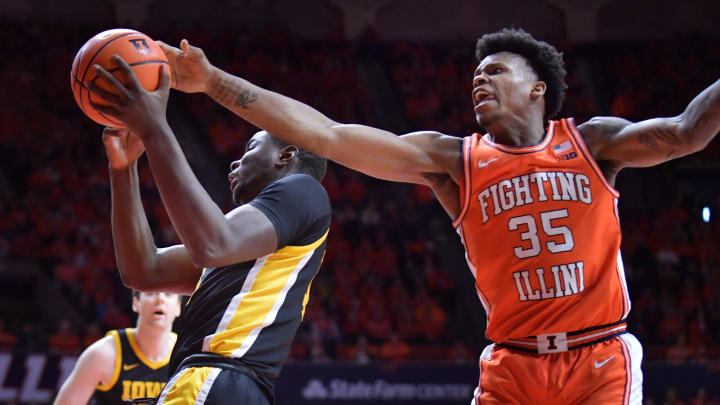 Feb 24, 2024; Champaign, Illinois, USA; Illinois Fighting Illini forward Amani Hansberry (35) tries Feb 24, 2024; Champaign, Illinois, USA; Illinois Fighting Illini forward Amani Hansberry (35) tries