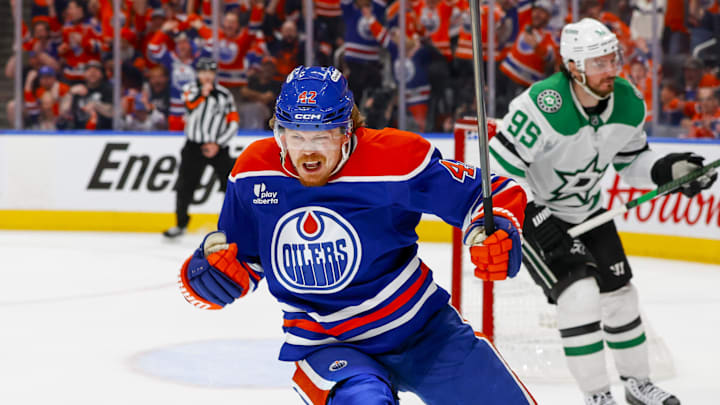 Edmonton Oilers right wing Kasperi Kapanen (42) celebrates after he scores an empty net goal to seal the Oilers victory over the Dallas Stars