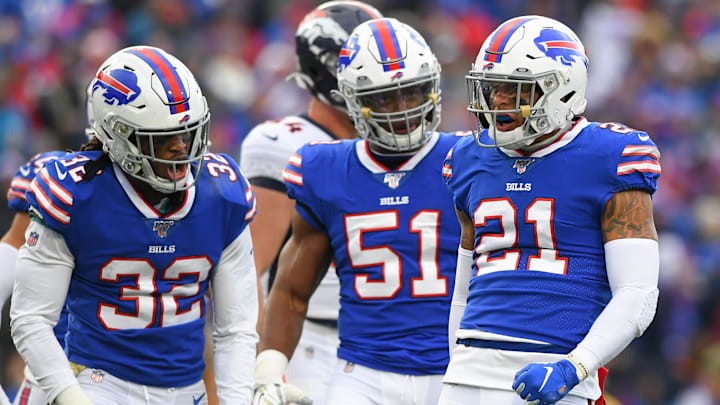 Buffalo Bills free safety Jordan Poyer (21) reacts to a play with teammates running back Senorise Perry (32) and linebacker Julian Stanford (51) against the Denver Broncos during the third quarter at New Era Field. 