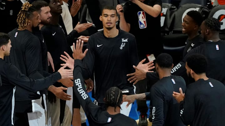TOPSHOT-BASKET-NBA-SPURS-THUNDER
