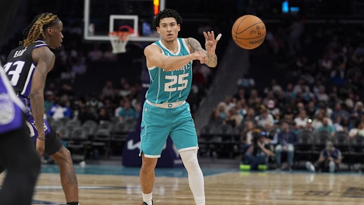 Apr 4, 2025; Charlotte, North Carolina, USA; Charlotte Hornets guard KJ Simpson (25) passes off the ball against the Sacramento Kings during the second half at Spectrum Center. Mandatory Credit: Jim Dedmon-Imagn Images