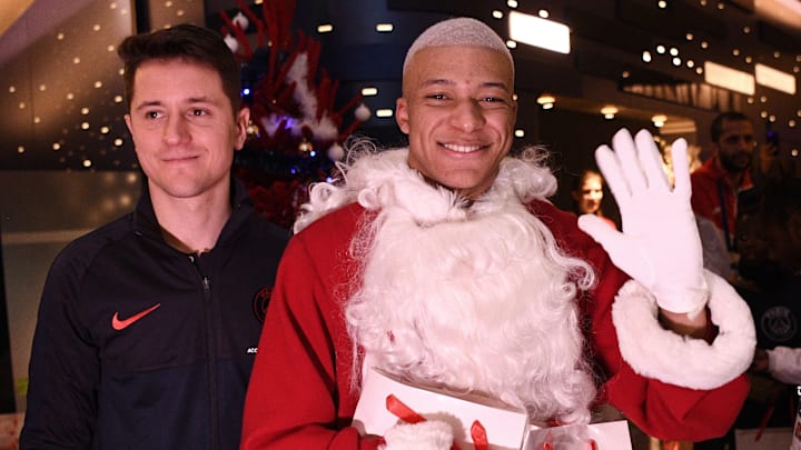 Kylian Mbappé déguisé en Père Noël
