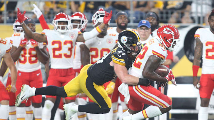 Aug 17, 2019; Pittsburgh, PA, USA; Kansas City Chiefs tight end Deon Yelder (82) runs after a catch as Pittsburgh Steelers inside linebacker Tyler Matakevich (44) tackles during the first quarter at Heinz Field. Mandatory Credit: Charles LeClaire-Imagn Images Aug 17, 2019; Pittsburgh, PA, USA; Kansas City Chiefs tight end Deon Yelder (82) runs after a catch as Pittsburgh Steelers inside linebacker Tyler Matakevich (44) tackles during the first quarter at Heinz Field. Mandatory Credit: Charles LeClaire-Imagn Images