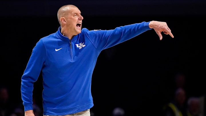 Kentucky coach Mark Pope works with his team against Vanderbilt during the first half at Memorial Gymnasium in Nashville, Tenn., Tuesday, Jan. 27, 2026. Kentucky coach Mark Pope works with his team against Vanderbilt during the first half at Memorial Gymnasium in Nashville, Tenn., Tuesday, Jan. 27, 2026.