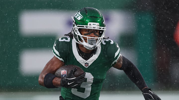 New York Jets wide receiver John Metchie III (3) carries the ball during the second half 