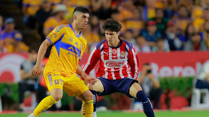 Las posibles alineaciones de Chivas vs Tigres UANL