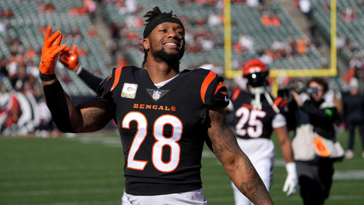 Cincinnati Bengals running back Joe Mixon (28) encourages the crowd to cheer before game time at Paycor Stadium Sunday, November 12, 2023. Cincinnati Bengals running back Joe Mixon (28) encourages the crowd to cheer before game time at Paycor Stadium Sunday, November 12, 2023.
