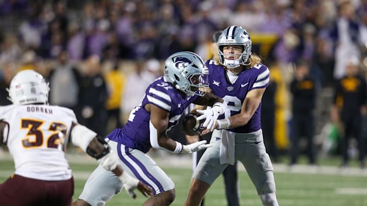 Nov 16, 2024; Manhattan, Kansas, USA; Kansas State Wildcats quarterback Avery Johnson (2) hands off to running back DJ Giddens (31) against the Arizona State Sun Devils during the fourth quarter at Bill Snyder Family Football Stadium. Mandatory Credit: Scott Sewell-Imagn Images