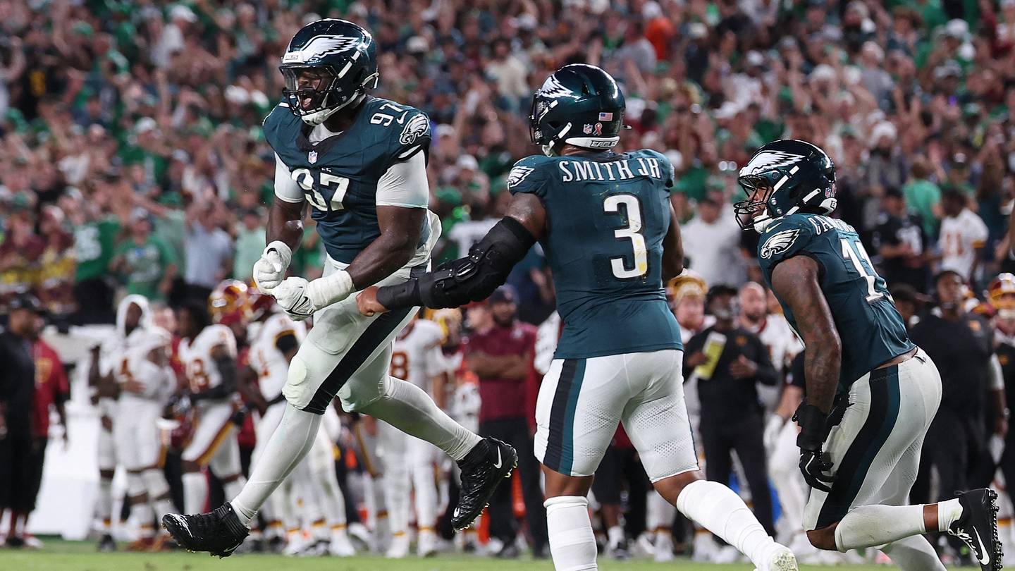 Rodeo Star: Texas' Moro Ojomo Lassoed And Rode A Commanders TE To Seal 24-22 Win