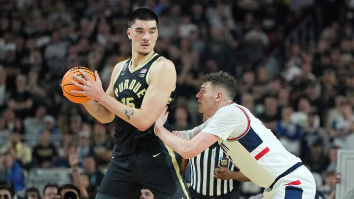 Apr 8, 2024; Glendale, AZ, USA; Purdue Boilermakers center Zach Edey (15) controls the ball against Connecticut Huskies center Donovan Clingan (32) during the first half of the national championship game of the Final Four of the 2024 NCAA Tournament at State Farm Stadium. Mandatory Credit: Bob Donnan-USA TODAY Sports Apr 8, 2024; Glendale, AZ, USA; Purdue Boilermakers center Zach Edey (15) controls the ball against Connecticut Huskies center Donovan Clingan (32) during the first half of the national championship game of the Final Four of the 2024 NCAA Tournament at State Farm Stadium. Mandatory Credit: Bob Donnan-USA TODAY Sports