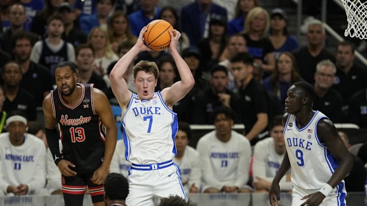 Apr 5, 2025; San Antonio, TX, USA; Duke Blue Devils guard Kon Knueppel (7) grabs a rebound against Houston Cougars forward J'Wan Roberts (13) during the first half in the semifinals of the men's Final Four of the 2025 NCAA Tournament at Alamodome. Mandatory Credit: Scott Wachter-Imagn Images
Apr 5, 2025; San Antonio, TX, USA; Duke Blue Devils guard Kon Knueppel (7) grabs a rebound against Houston Cougars forward J'Wan Roberts (13) during the first half in the semifinals of the men's Final Four of the 2025 NCAA Tournament at Alamodome. Mandatory Credit: Scott Wachter-Imagn Images