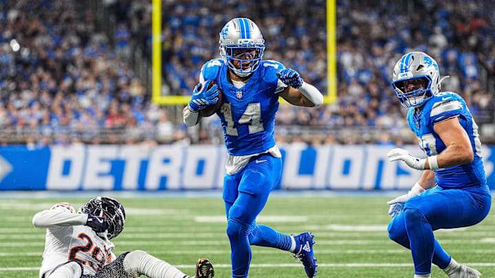 Detroit Lions wide receiver Amon-Ra St. Brown (14) makes a catch against Chicago Bears cornerback Tyrique Stevenson (29) during the second half at Ford Field in Detroit on Sunday, Sept. 14, 2025.