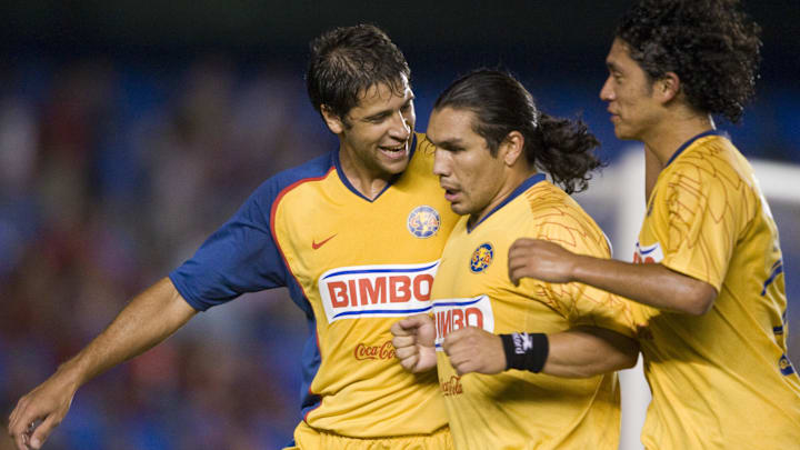 El uruguayo Rodrigo López, el paraguayo Salvador Cabañas y Juan 'Torito' Silva durante el Clausura 2008.