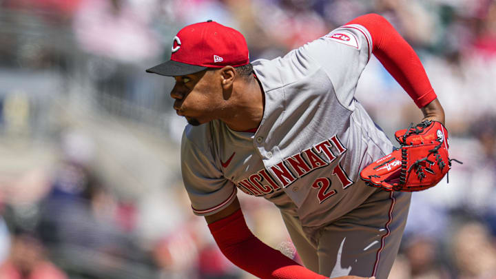 Cincinnati Reds starting pitcher Hunter Greene (21) pitches.