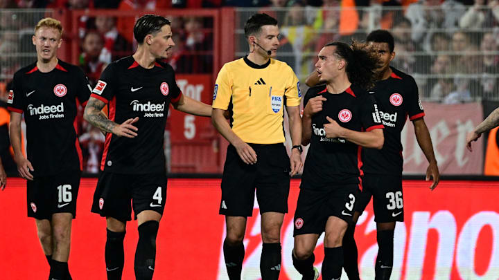 Arthur Theate (2. v. r.) sah in Berlin Gelb-Rot