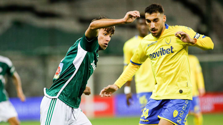 Reports suggest Olympiacos is eyeing right-back Giorgos Liavas from Panetolikos to bolster the team's defense and secure a long-term solution for the position.