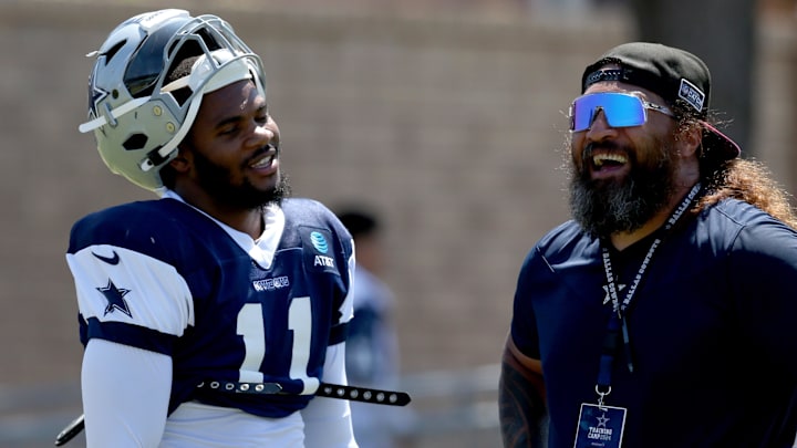 Dallas Cowboys linebacker Micah Parsons talks to assistant coach Domata Peko during training camp.