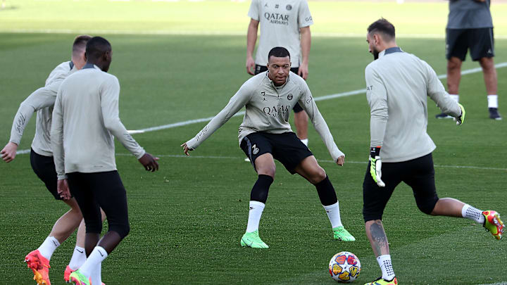 PSG and their called-up players to face Barcelona in the UCL.