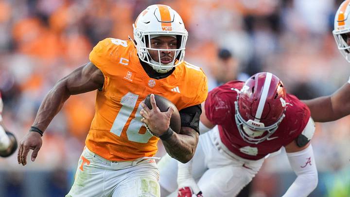 Tennessee running back DeSean Bishop (18) carries the ball during a football game between Tennessee and Alabama at Neyland Stadium in Knoxville, Tenn., on Oct. 17, 2026.