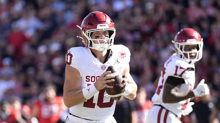 Sep 26, 2026; Athens, Georgia, USA; Oklahoma Sooners quarterback John Mateer (10) looks to throw a pass against the Georgia Bulldogs during the first half at Sanford Stadium. Mandatory Credit: Dale Zanine-Imagn Images Sep 26, 2026; Athens, Georgia, USA; Oklahoma Sooners quarterback John Mateer (10) looks to throw a pass against the Georgia Bulldogs during the first half at Sanford Stadium. Mandatory Credit: Dale Zanine-Imagn Images