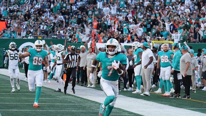 Oct 25, 2026; East Rutherford, New Jersey, USA; Miami Dolphins wide receiver Caleb Douglas (7) scores on a touchdown reception during the second half against the New York Jets at MetLife Stadium. Mandatory Credit: Robert Deutsch-Imagn Images Oct 25, 2026; East Rutherford, New Jersey, USA; Miami Dolphins wide receiver Caleb Douglas (7) scores on a touchdown reception during the second half against the New York Jets at MetLife Stadium. Mandatory Credit: Robert Deutsch-Imagn Images