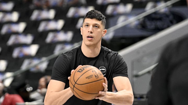 Mar 21, 2025; Dallas, Texas, USA; Detroit Pistons forward Simone Fontecchio (19) warms up before the game between the Dallas Mavericks and the Detroit Pistons at the American Airlines Center. Mandatory Credit: Jerome Miron-Imagn Images Mar 21, 2025; Dallas, Texas, USA; Detroit Pistons forward Simone Fontecchio (19) warms up before the game between the Dallas Mavericks and the Detroit Pistons at the American Airlines Center. Mandatory Credit: Jerome Miron-Imagn Images