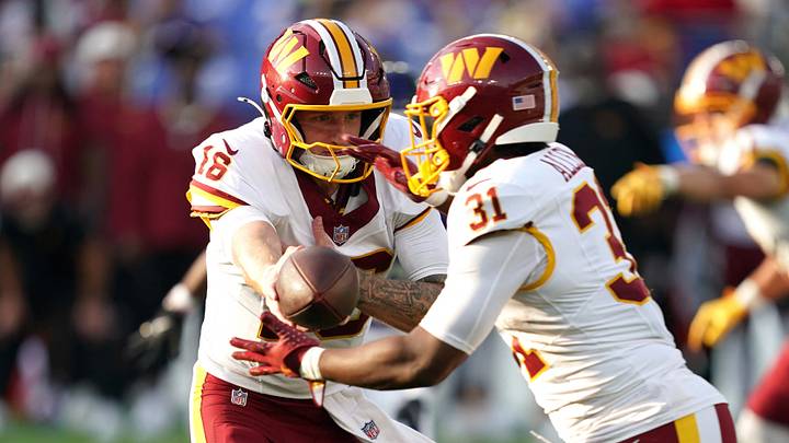 Aug 28, 2026; Baltimore, Maryland, USA; Washington Commanders quarterback Athan Kaliakmanis (16) hands the ball to running back Kaytron Allen (31) during the first quarter against the Baltimore Ravens at M&T Bank Stadium. Mandatory Credit: Mitch Stringer-Imagn Images Aug 28, 2026; Baltimore, Maryland, USA; Washington Commanders quarterback Athan Kaliakmanis (16) hands the ball to running back Kaytron Allen (31) during the first quarter against the Baltimore Ravens at M&T Bank Stadium. Mandatory Credit: Mitch Stringer-Imagn Images
